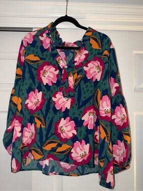 Floral Blouse With Ruffle Detail at Neckline XL